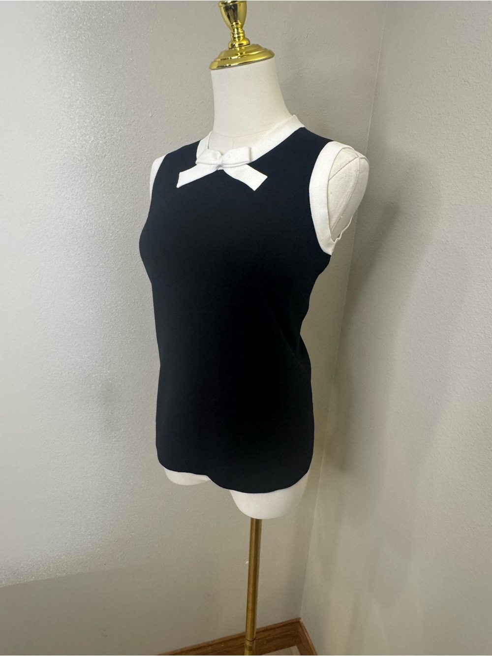 Karl Lagerfeld Paris Bow Tie Sleeveless Sweater Top Black White Size S NWOT